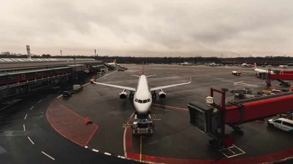 Como economizar em passagens aéreas em 2025