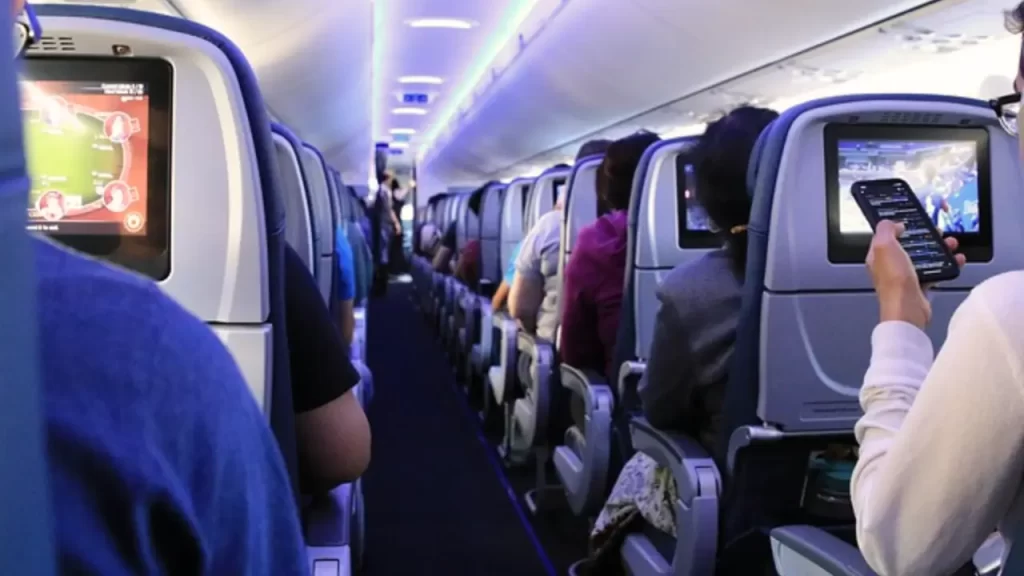 Como economizar em passagens aéreas em 2025